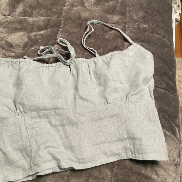 Brandy Melville Tops Nwot Brandy Melville Jennifer Keyhole Tank